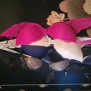 4 Victoria Secrets push up bras, 36C, 34D